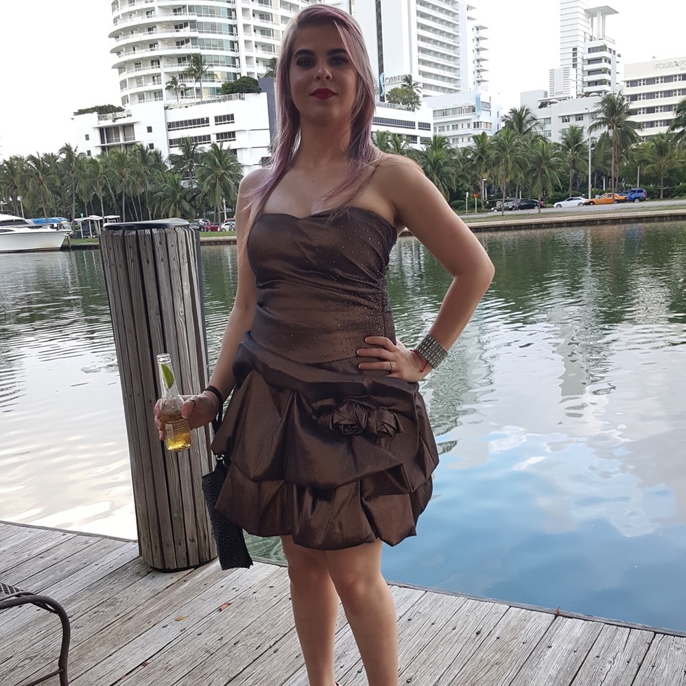 Dress - Picture 4 of 4